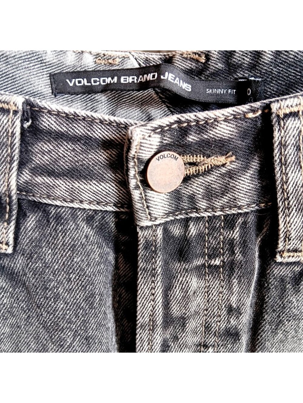 Volcom Distressed Black Wash Skinny Fit Jeans Size 30 32x30 measured Volcom